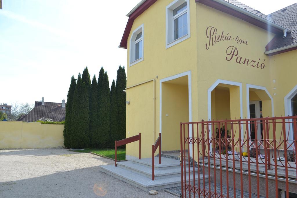 Kiskut Liget Pension Дьёр Экстерьер фото